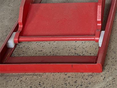 Extra-large wear-resistant sliding blocks.