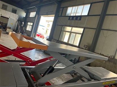 The secondary lifting worktable can be extended.