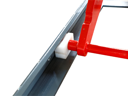 Extra-large wear-resistant sliding blocks.