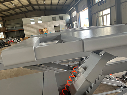 The secondary lifting worktable can be extended.