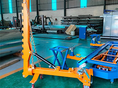 The pulling tower is constructed with thickened square steel tubes, featuring a pulling capacity of 10T. It supports quick fixation and is equipped with universal casters, enabling 360° operation.