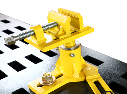 High-end vise clamps with powerful jaw clamping force and a high safety factor.